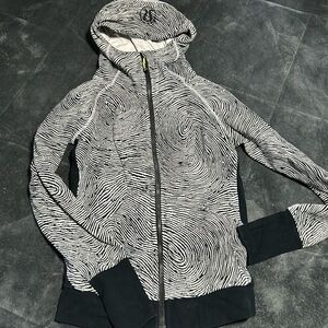 Lululemon RARE 🦄 thumbprint scuba hoodie size 6